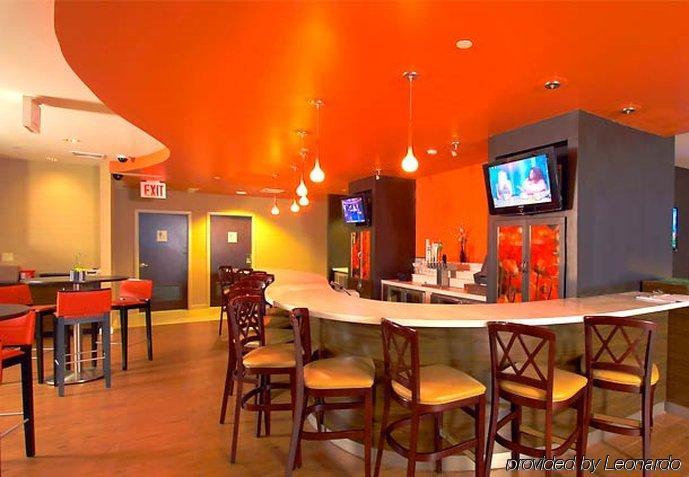 Courtyard By Marriott New York Laguardia Airport Hotel Étterem fotó